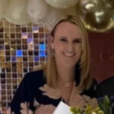 julie_1_square